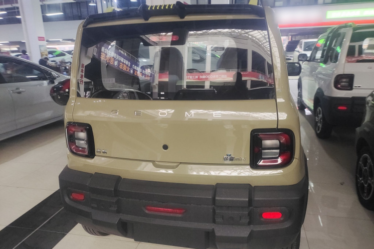 吉利银河 2025款 210km 熊猫骑士车身外观6