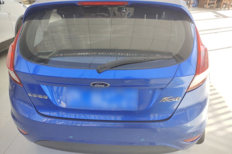 福特 嘉年华 2013款 两厢 1.5L 手动风尚型车身外观6