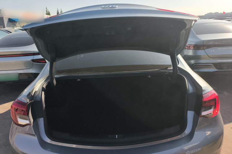 别克 君威 2023款 552T 智享型机舱底盘23