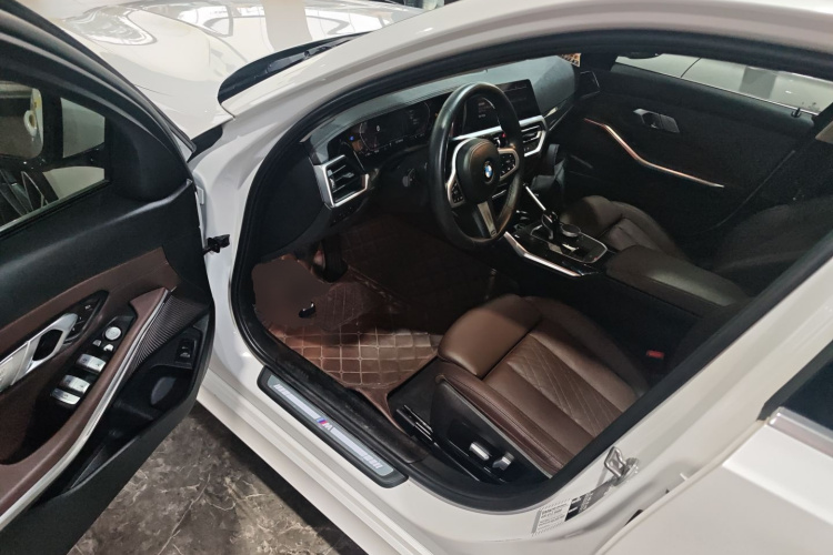 宝马3系 2022款 325Li M运动套装中控内饰7003