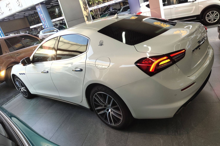 玛莎拉蒂 Ghibli 2021款 2.0T 锋芒版车身外观6004