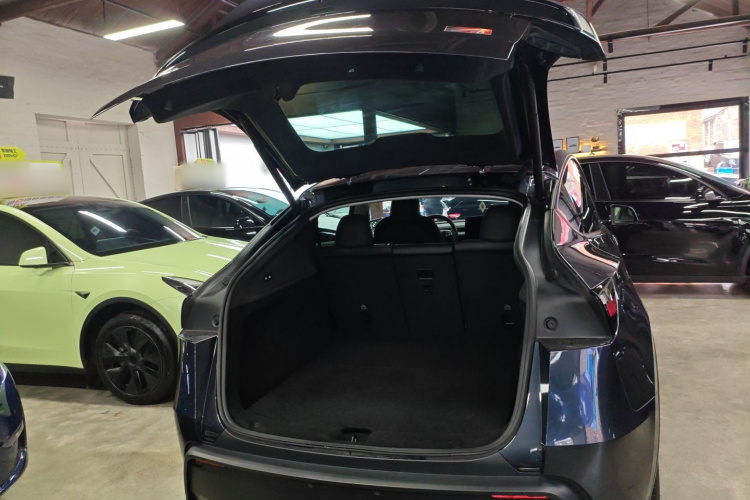 特斯拉 Model Y 2025款 后轮驱动 首发版机舱底盘23