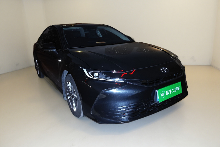 丰田 凯美瑞 2024款 双擎 2.0HE 精英版车身外观3