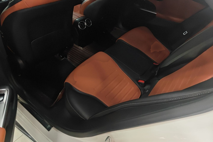 奔驰C级 2022款 改款 C 200 L 运动版中控内饰7004