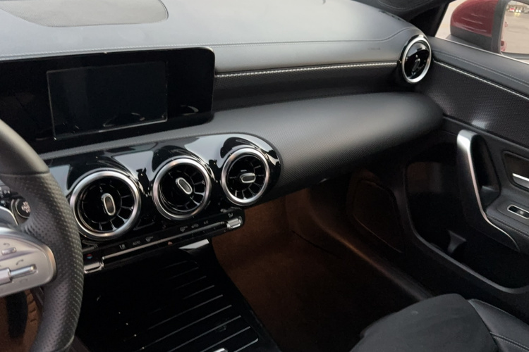 奔驰A级 2019款 A 180 L 运动轿车局部细节16