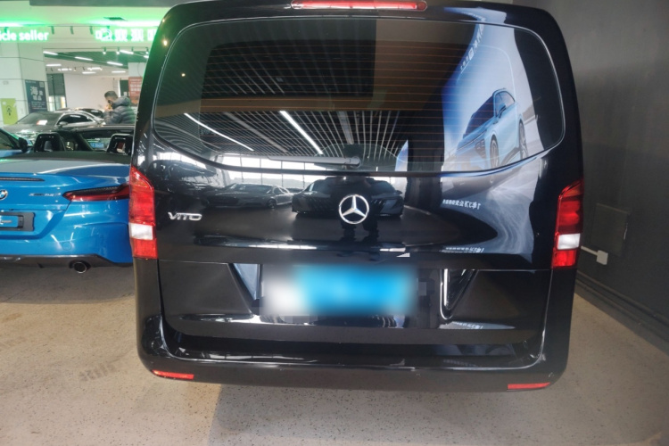 奔驰 威霆 2020款 2.0T 精英版 7座车身外观6