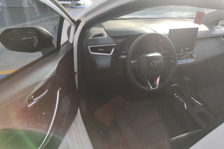 丰田 卡罗拉 2023款 1.8L 智能电混双擎 精英版中控内饰20