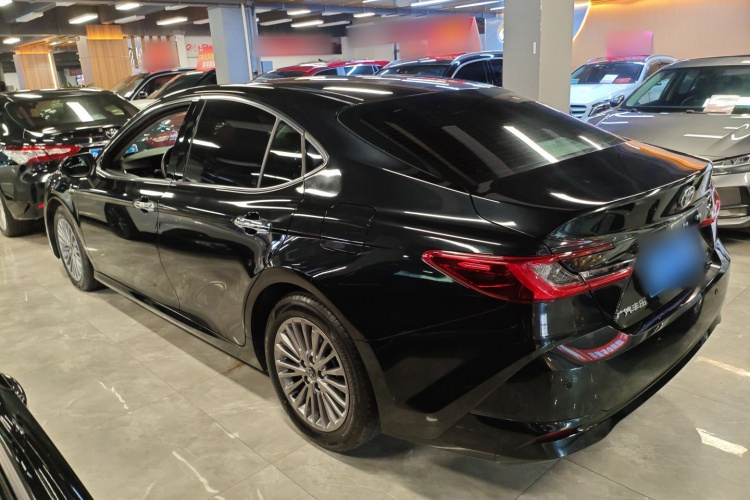 丰田 凯美瑞 2024款 双擎 2.0HGVP 豪华版车身外观4