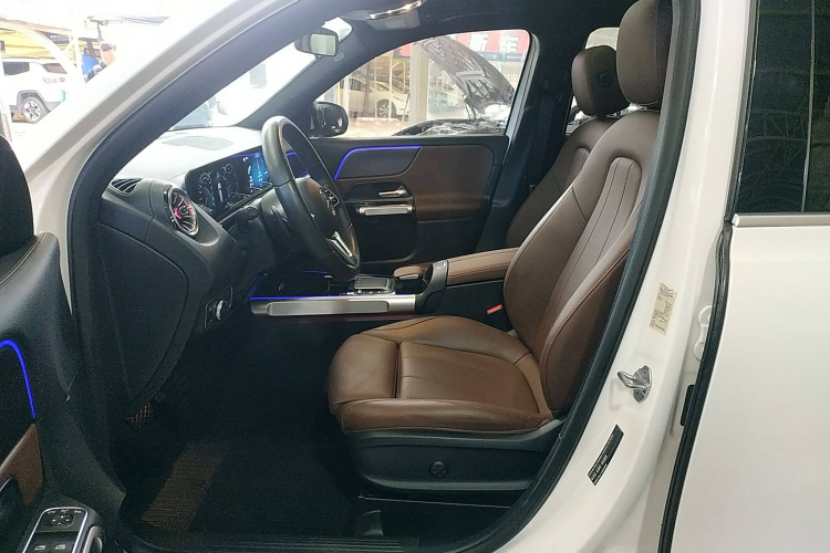 奔驰GLB 2021款 GLB 200 动感型局部细节19