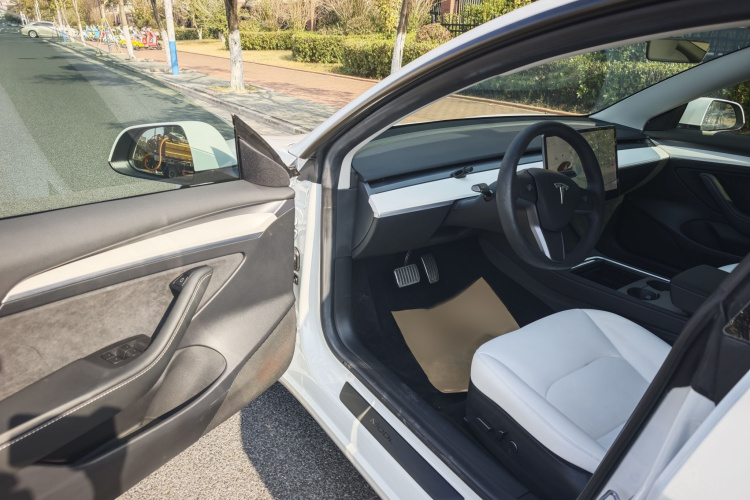 特斯拉 Model 3 2021款 改款 标准续航后驱升级版 3D1中控内饰7002