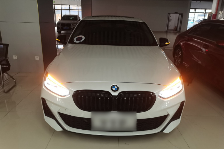 宝马1系 2021款 120i M运动曜夜版车身外观2