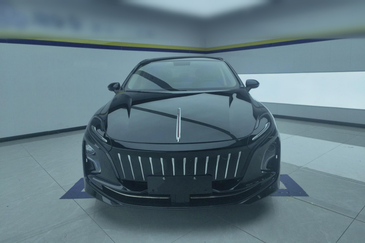 红旗E-QM5 2022款 431km 充电乐享版车身外观2