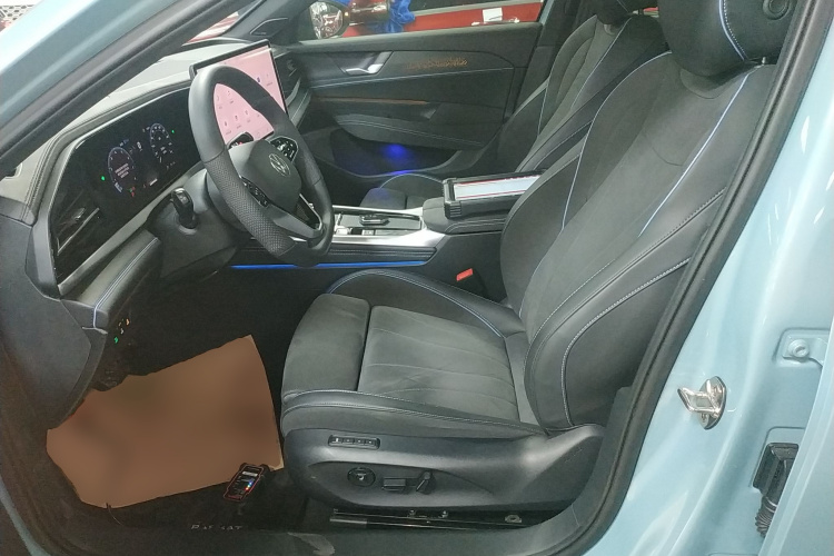 大众 帕萨特 2025款 Pro 380TSI 星空龙尊版中控内饰19