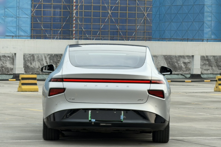 小鹏P7 2022款 670N+车身外观6003