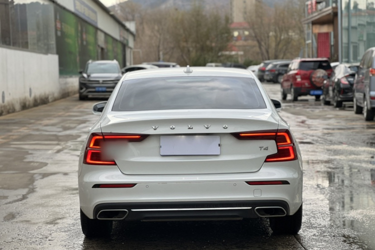 沃尔沃S60 2021款 T4 智逸豪华版车身外观6004
