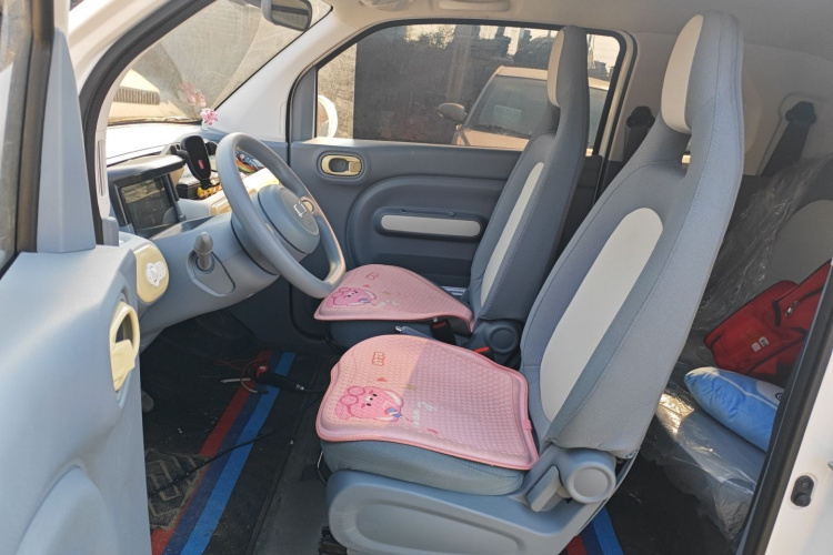 奔腾小马 2025款 222km 灵动马中控内饰19