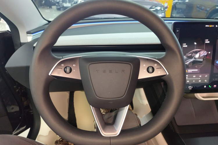 特斯拉 Model 3 2023款 长续航全轮驱动版中控内饰13