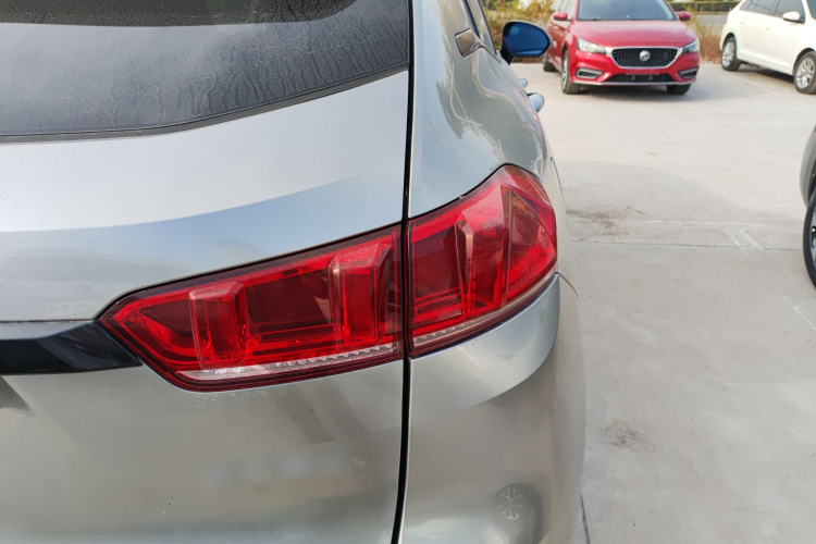 魏牌 VV7 2017款 2.0T 旗舰型车身外观9