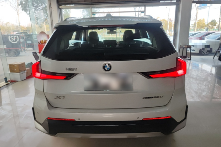 宝马X1 2023款 xDrive25Li X设计套装车身外观6004