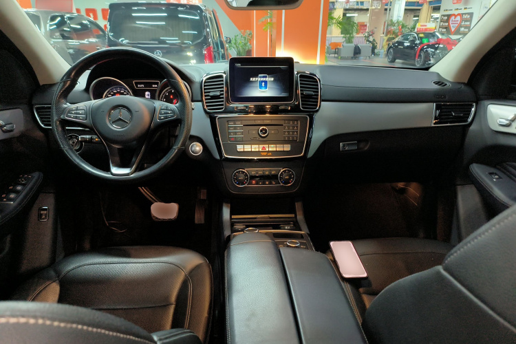 奔驰GLE轿跑 2017款 GLE 320 4MATIC 轿跑SUV中控内饰12