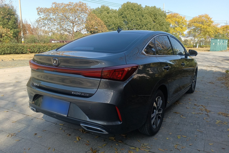 长安 逸动 2025款 PLUS 1.4T 双离合高能版车身外观7