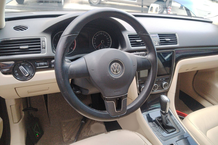 大众 帕萨特 2013款 1.8TSI DSG尊荣版局部细节13