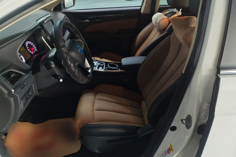 比亚迪 秦新能源 2017款 1.5T 尊贵型中控内饰19