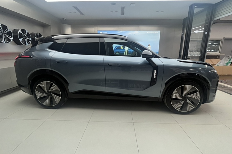 领克08 EM-P 2025款 220km 四驱性能Halo车身外观6003