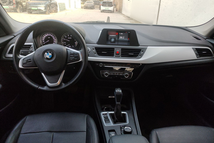 宝马1系 2018款 118i 时尚型中控内饰12