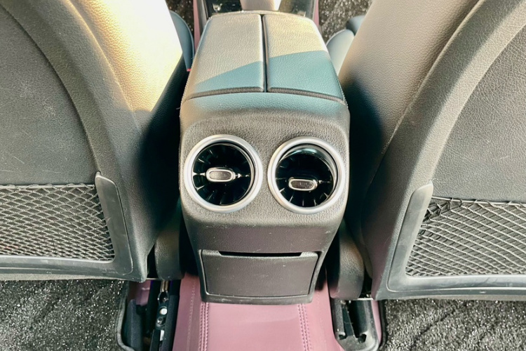 奔驰A级 2020款 A 220 L 4MATIC 运动轿车中控内饰7007