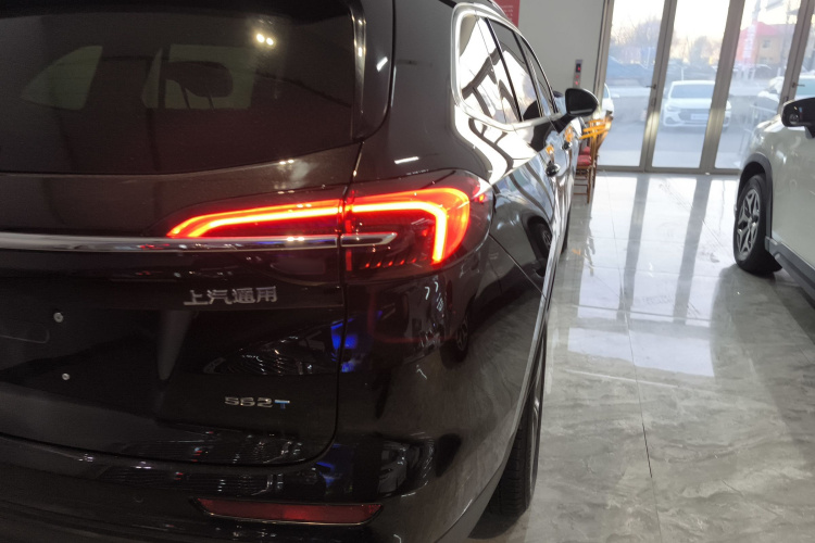 别克 2022款 改款 昂科威Plus 552T 五座豪华型车身外观9