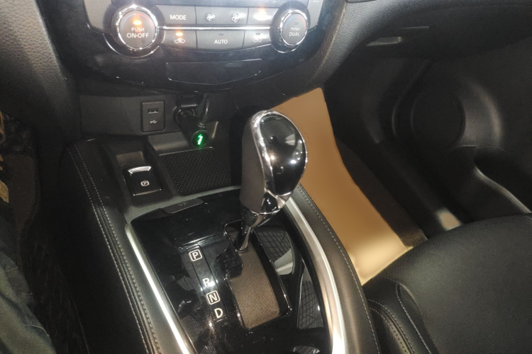 日产 奇骏 2019款 2.0L CVT智联舒适版 2WD局部细节18