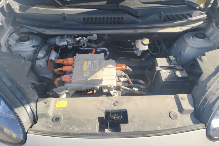 五菱汽车 五菱缤果 2023款 203km 舒享款机舱底盘24