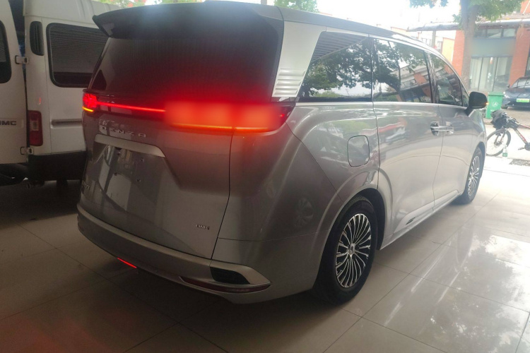 腾势D9 2022款 DM-i 1040 尊贵型车身外观7