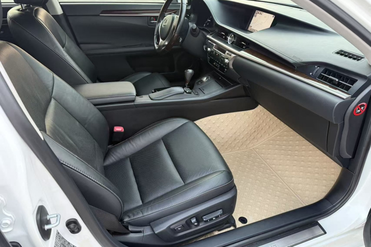 雷克萨斯ES 2014款 250 典雅版局部细节9009