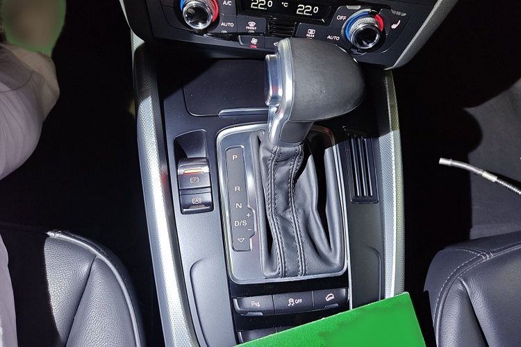 奥迪Q5 2015款 40 TFSI 技术型局部细节18