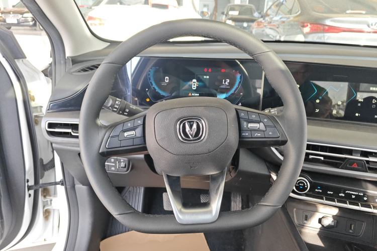 长安 逸动 2021款 PLUS 1.6L GDI 手动豪华型中控内饰13