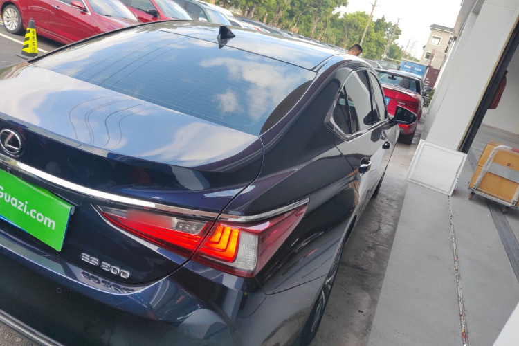 雷克萨斯ES 2020款 200 卓越版车身外观7