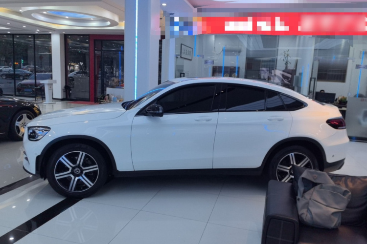 奔驰GLC轿跑 2022款 改款 GLC 260 4MATIC 轿跑SUV车身外观4