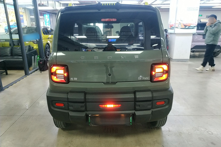 吉利银河 2024款 200km 熊猫骑士车身外观6