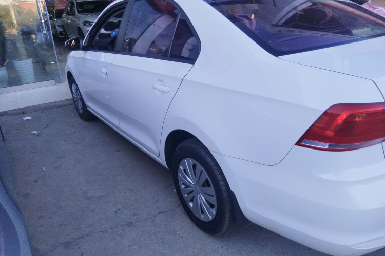 大众 桑塔纳 2016款 1.6L 自动风尚版车身外观4