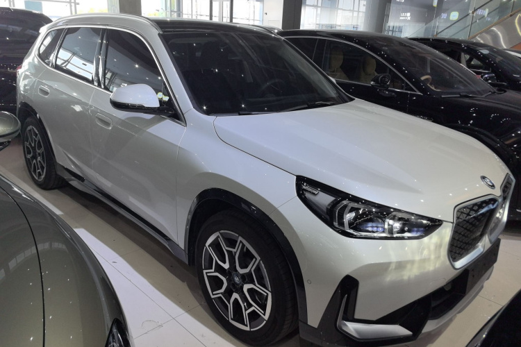 宝马iX1 2023款 xDrive30L X设计套装车身外观6002