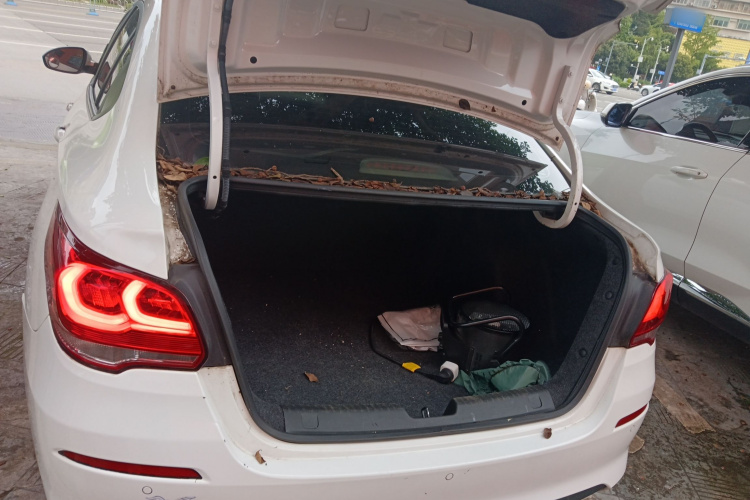 雪佛兰 科沃兹 2019款 320 自动欣悦版机舱底盘23