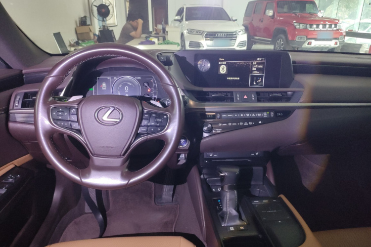 雷克萨斯ES 2020款 300h 卓越版中控内饰12