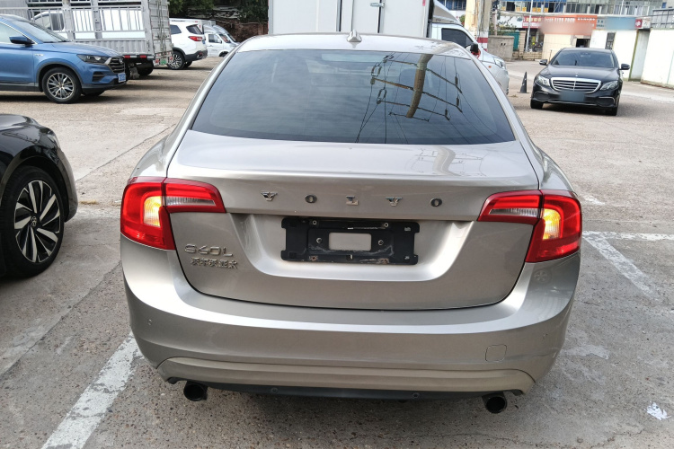 沃尔沃S60 2015款 S60L 2.0T 智行版车身外观6