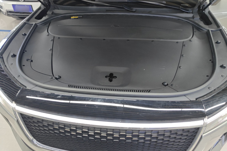 理想汽车 理想ONE 2020款 增程6座版机舱底盘24