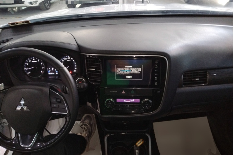 三菱 欧蓝德 2020款 2.4L 四驱致享版 5座中控内饰12