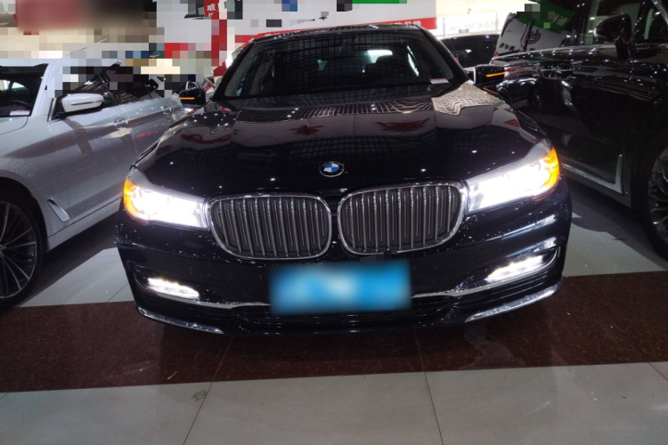 宝马7系 2018款 730Li 领先型 卓越套装车身外观2
