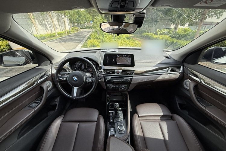 宝马X1 2021款 xDrive25Li 尊享型中控内饰7001