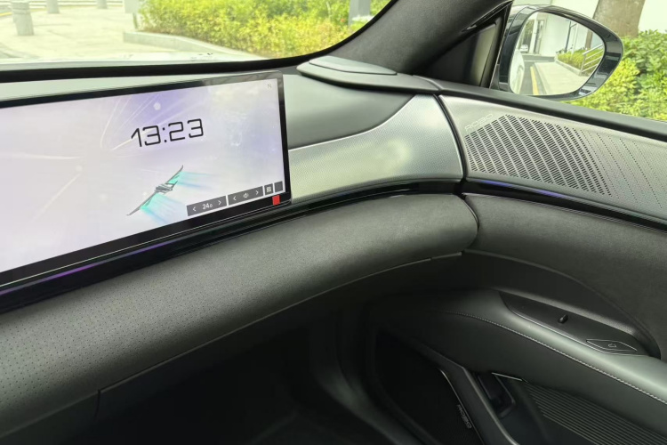 极越01 2025款 焕新款 Max 长续航版中控内饰7009